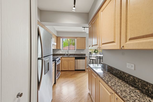 385 Duane Street 304, Glen Ellyn, IL 60137