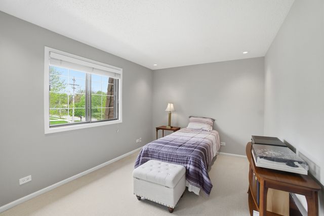 385 Duane Street 304, Glen Ellyn, IL 60137