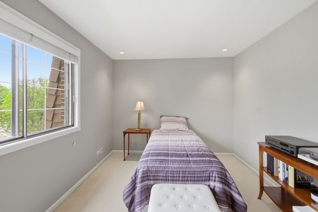 385 Duane Street 304, Glen Ellyn, IL 60137
