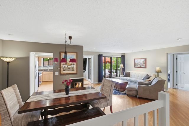 385 Duane Street 304, Glen Ellyn, IL 60137