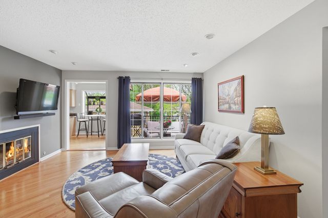 385 Duane Street 304, Glen Ellyn, IL 60137