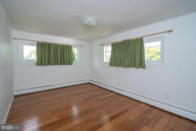 28 RUST HILL RD, Levittown, PA 19056