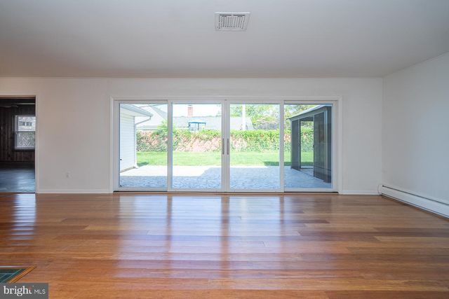 28 RUST HILL RD, Levittown, PA 19056