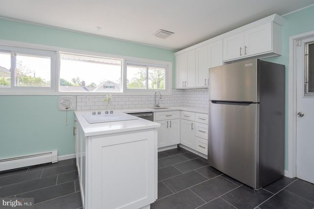 28 RUST HILL RD, Levittown, PA 19056