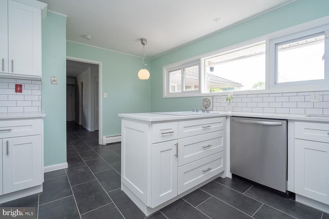 28 RUST HILL RD, Levittown, PA 19056