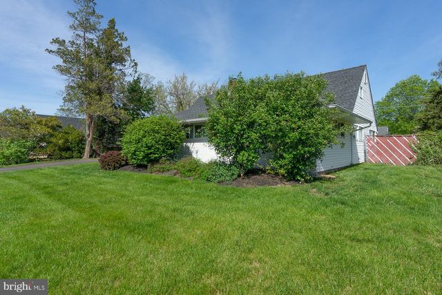 28 RUST HILL RD, Levittown, PA 19056