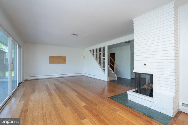 28 RUST HILL RD, Levittown, PA 19056