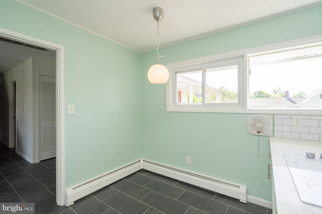 28 RUST HILL RD, Levittown, PA 19056