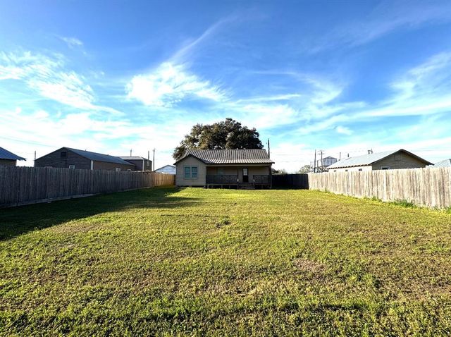 587 Stockton, East Bernard, TX 77435