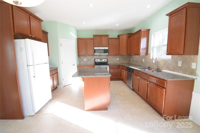 3296 Saddlebrook Drive, Midland, NC 28107