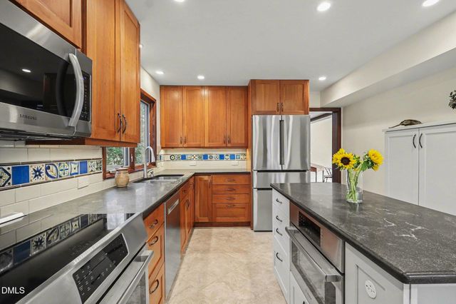 1423 Poinsett Drive, Chapel Hill, NC 27517