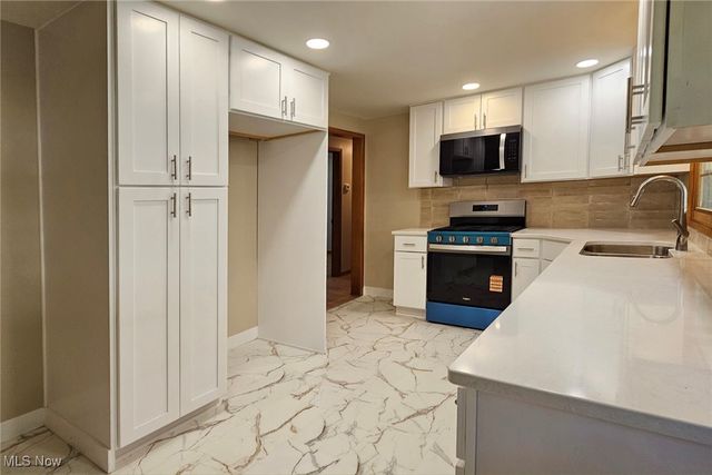 1805 Dunkeith Drive NW, Canton, OH 44708