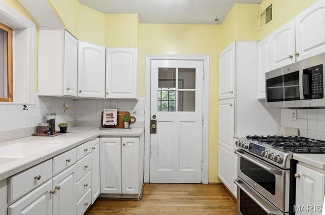 72 Bellerive Acres, Normandy, MO 63121