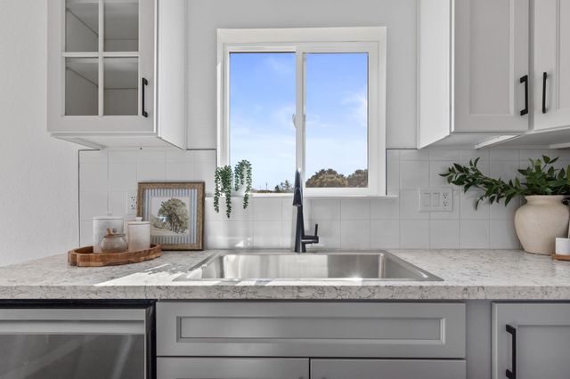 1986 Village Dr, Ione, CA 95640