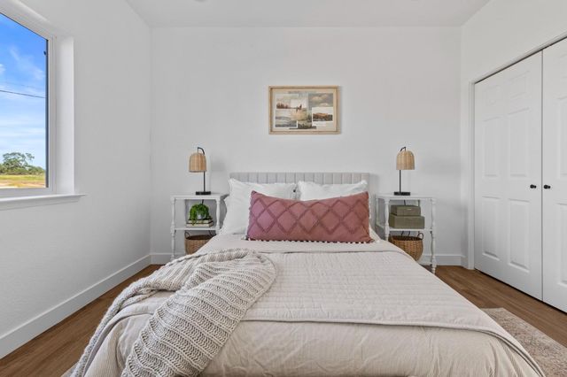 1986 Village Dr, Ione, CA 95640