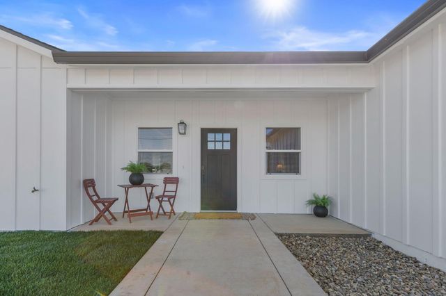 1986 Village Dr, Ione, CA 95640