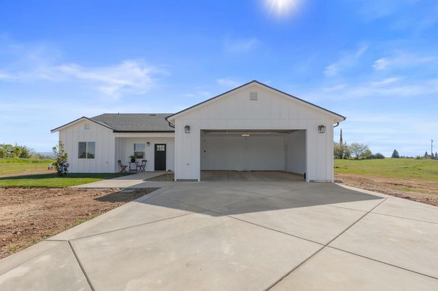 1986 Village Dr, Ione, CA 95640