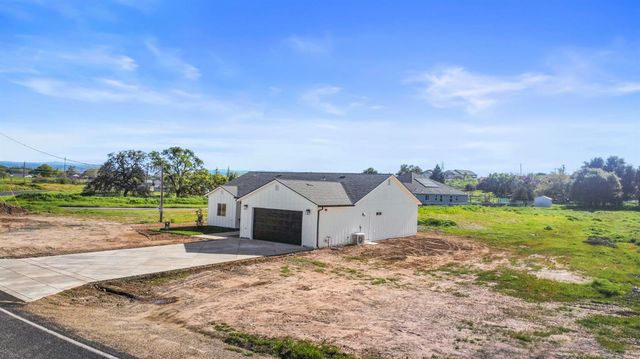 1986 Village Dr, Ione, CA 95640
