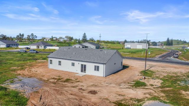 1986 Village Dr, Ione, CA 95640