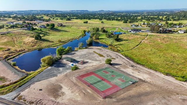 1986 Village Dr, Ione, CA 95640