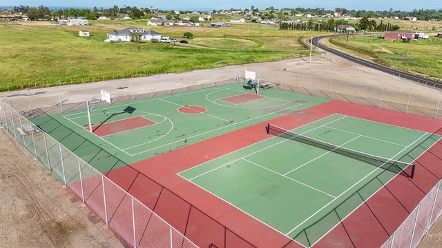 1986 Village Dr, Ione, CA 95640