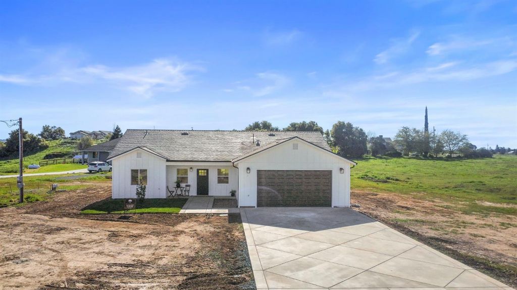 1986 Village Dr, Ione, CA 95640
