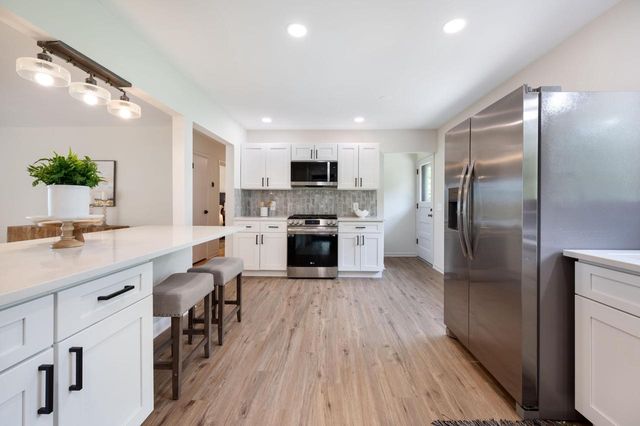 19065 North Hills DRIVE, Brookfield, WI 53045