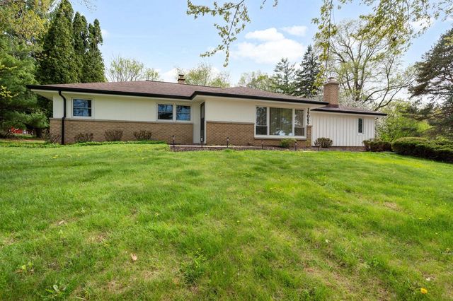 19065 North Hills DRIVE, Brookfield, WI 53045