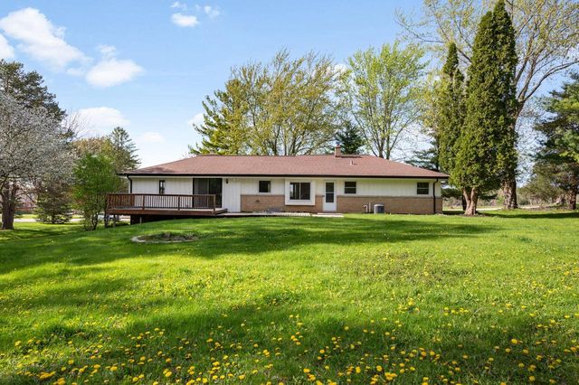 19065 North Hills DRIVE, Brookfield, WI 53045