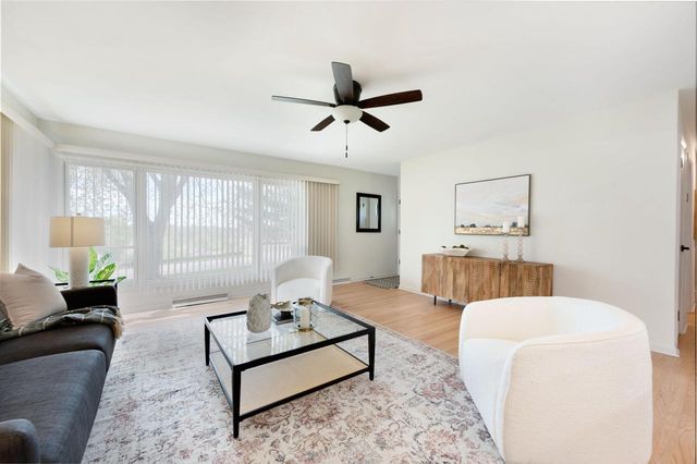 19065 North Hills DRIVE, Brookfield, WI 53045