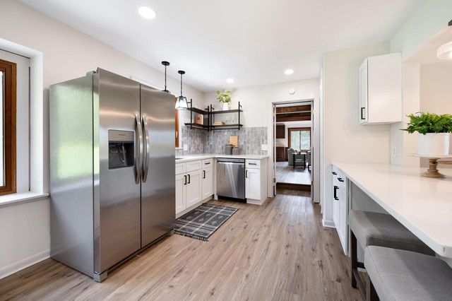 19065 North Hills DRIVE, Brookfield, WI 53045