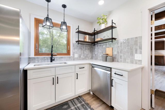 19065 North Hills DRIVE, Brookfield, WI 53045