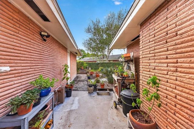 5430 Chevy Chase Dr, Corpus Christi, TX 78412
