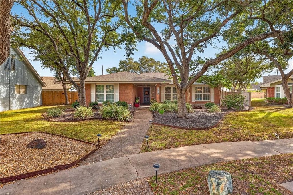 5430 Chevy Chase Dr, Corpus Christi, TX 78412