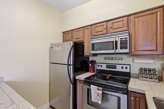 1810 E Blacklidge Dr Apt 121, Tucson, AZ 85719