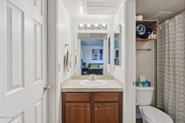 1810 E Blacklidge Dr Apt 121, Tucson, AZ 85719