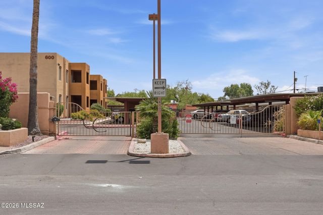 1810 E Blacklidge Dr Apt 121, Tucson, AZ 85719