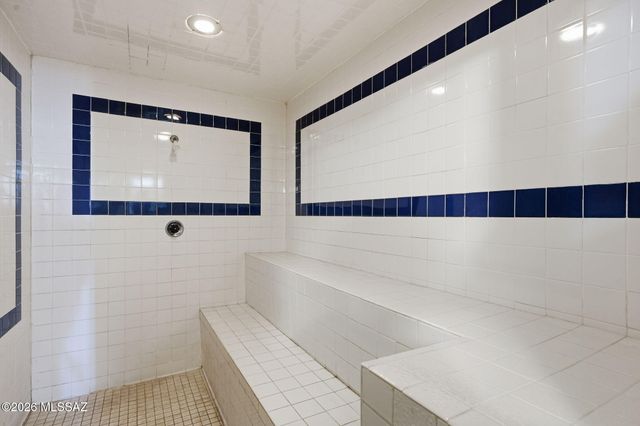 1810 E Blacklidge Dr Apt 121, Tucson, AZ 85719