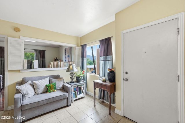 1810 E Blacklidge Dr Apt 121, Tucson, AZ 85719