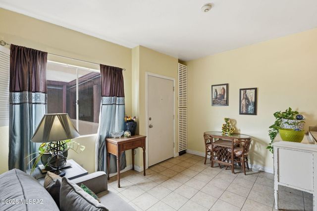 1810 E Blacklidge Dr Apt 121, Tucson, AZ 85719