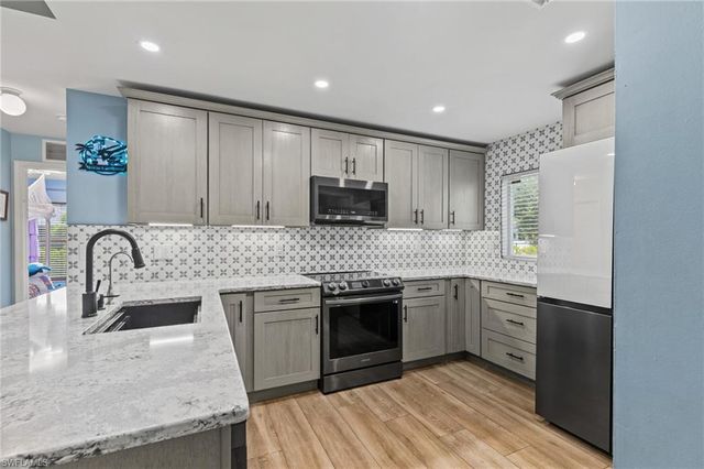 1208 NW 15th PL, Cape Coral, FL 33993