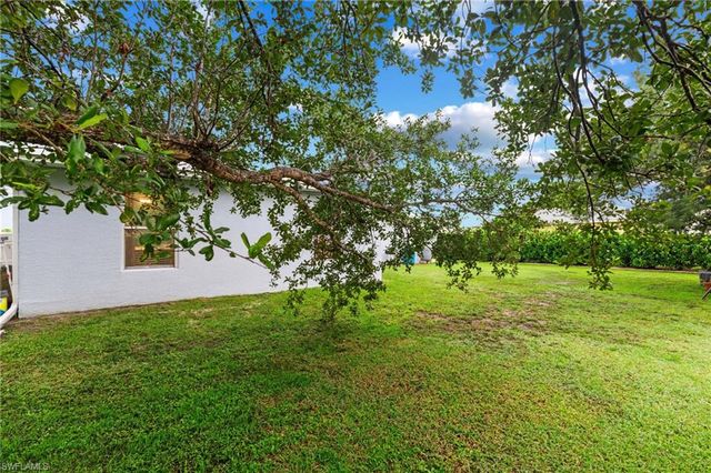 1208 NW 15th PL, Cape Coral, FL 33993