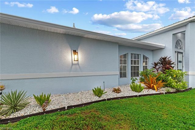 1208 NW 15th PL, Cape Coral, FL 33993