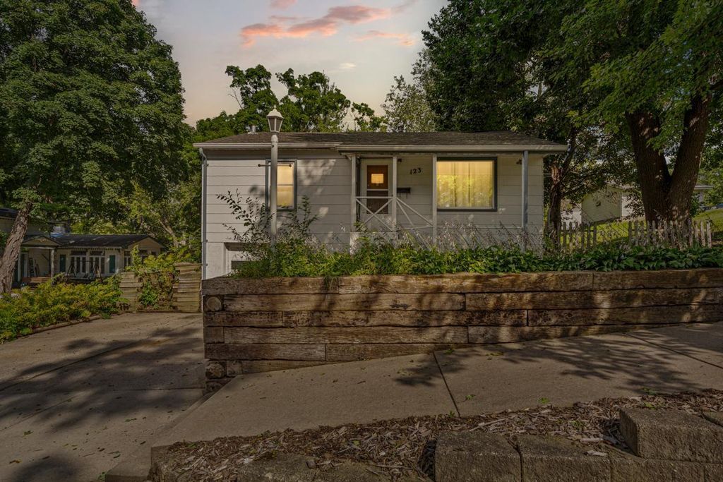 123 6th Avenue SW, Faribault, MN 55021