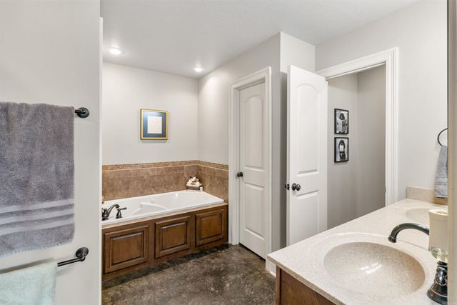 4100 Wetherford Cove, Jonesboro, AR 72405