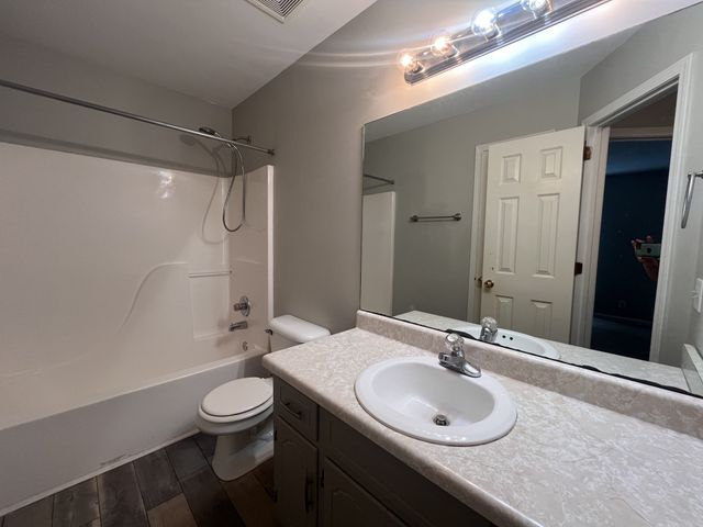 366 Brook Mead Dr, Clarksville, TN 37042