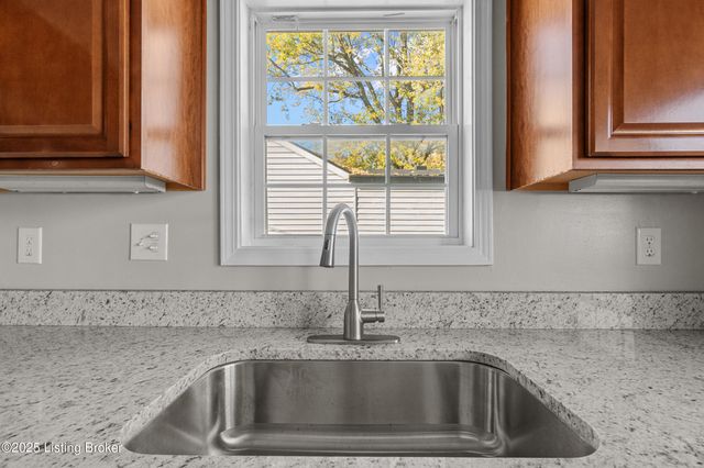 3719 Selma Ave, Louisville, KY 40218