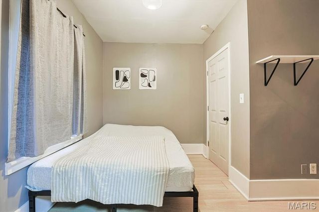 4660 Dewey Avenue, St Louis, MO 63116