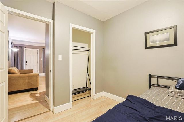 4660 Dewey Avenue, St Louis, MO 63116