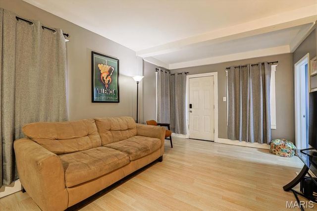 4660 Dewey Avenue, St Louis, MO 63116